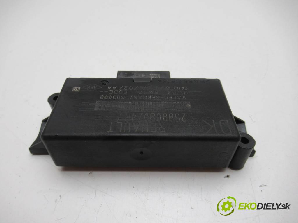 Renault Megane III    LIFT KOMBI 5D 1.5DCI 110KM 08-15  modul PDC - 259909074R (Ostatní)