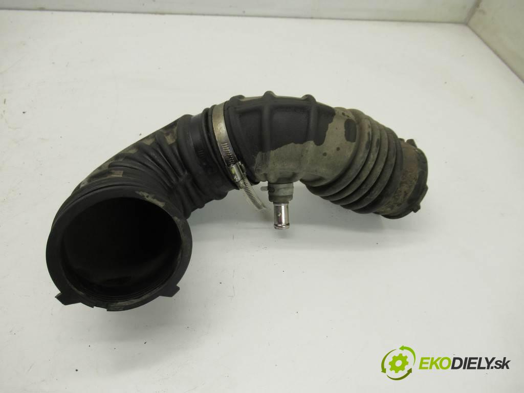 Isuzu D-MAX I  2010 100 kW 2010 2.5TD 136KM 02- 2500 Rúra hadice trubka vzduchu 898000986 (Hadice chlazení vzduchu)