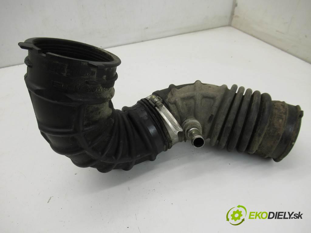 Isuzu D-MAX I  2010 100 kW 2010 2.5TD 136KM 02- 2500 Rúra hadice trubka vzduchu 898000986 (Hadice chlazení vzduchu)