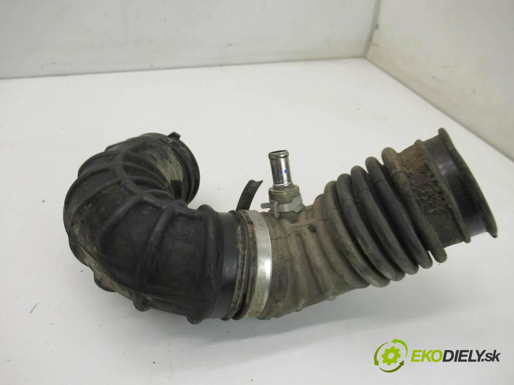 Isuzu D-MAX I  2010 100 kW 2010 2.5TD 136KM 02- 2500 Rúra hadice trubka vzduchu 898000986 (Hadice chlazení vzduchu)