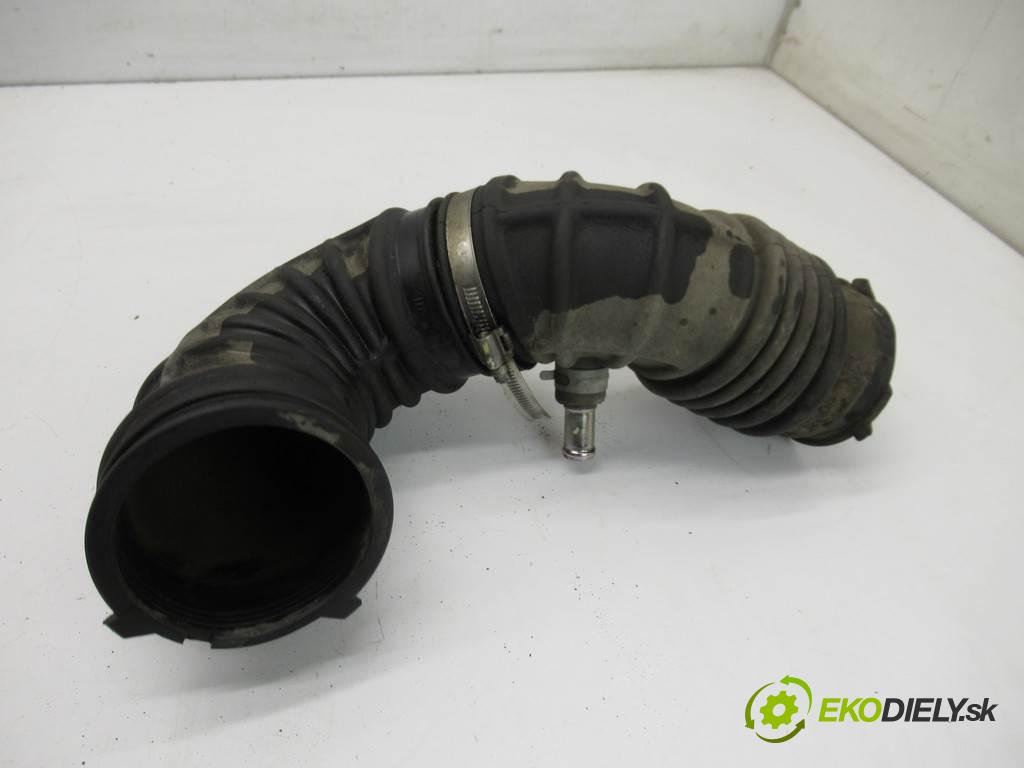 Isuzu D-MAX I  2010 100 kW 2010 2.5TD 136KM 02- 2500 Rúra hadice trubka vzduchu 898000986 (Hadice chlazení vzduchu)