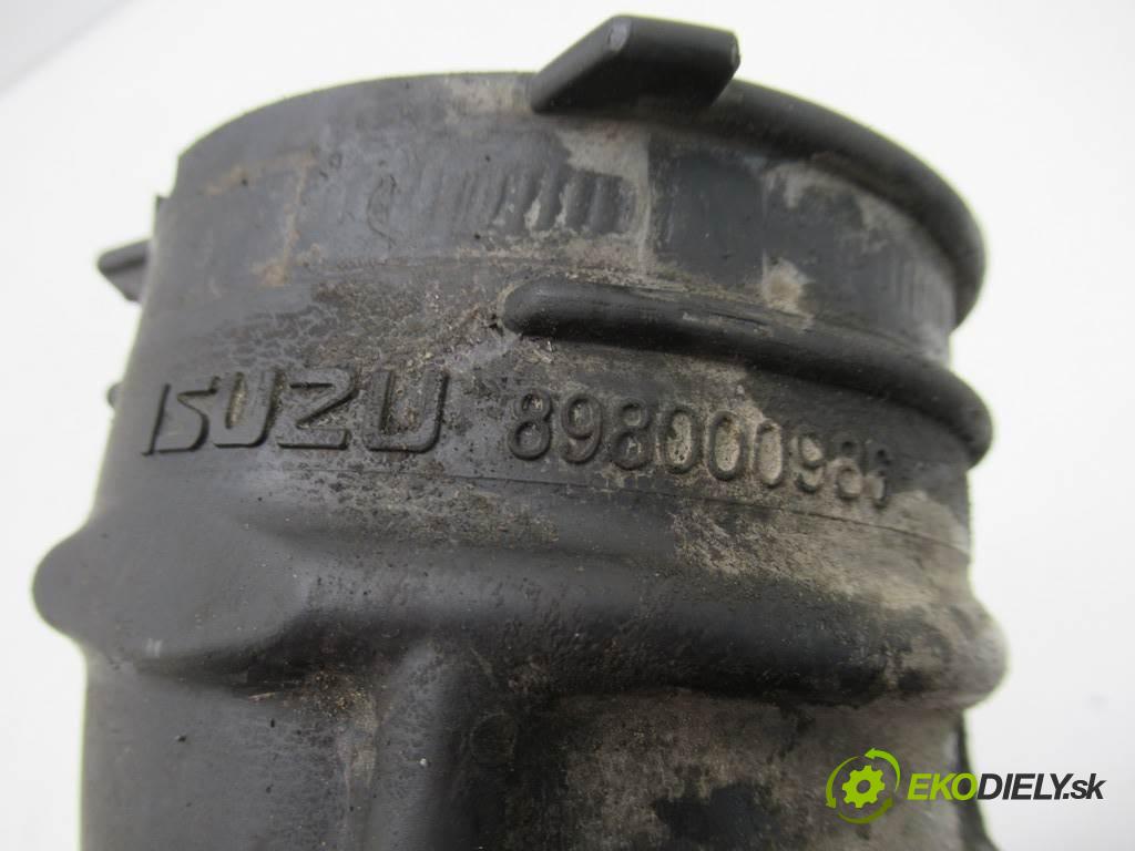 Isuzu D-MAX I  2010 100 kW 2010 2.5TD 136KM 02- 2500 Rúra hadice trubka vzduchu 898000986 (Hadice chlazení vzduchu)