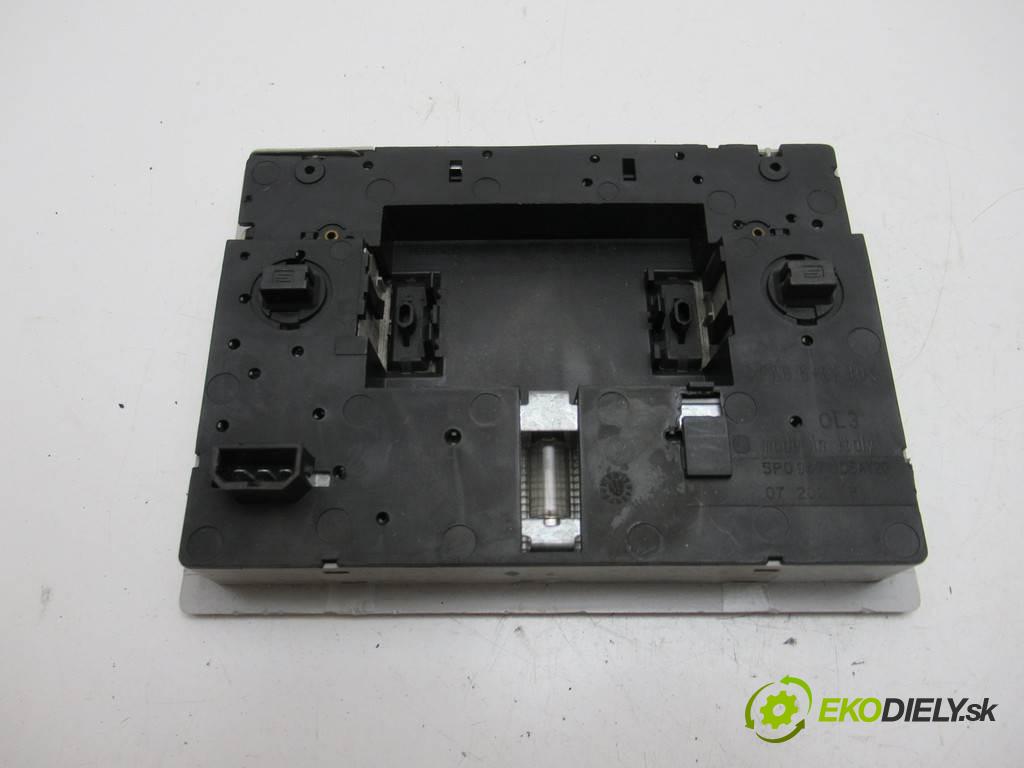 Seat Leon II  2007 77KW HATCHBACK 5D 1.9TDI 105KM 05-09 1900 svetlo stropné 5P0947105 (Osvetlenie interiéru)