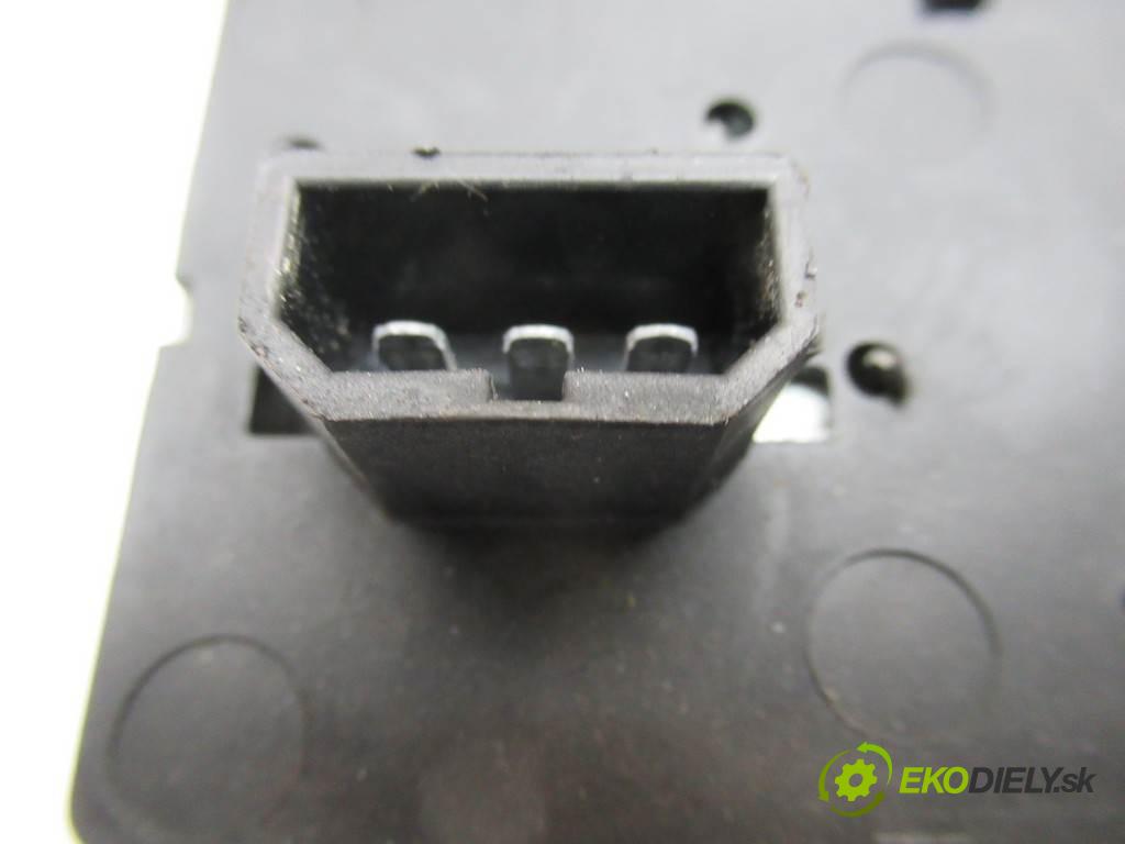 Seat Leon II  2007 77KW HATCHBACK 5D 1.9TDI 105KM 05-09 1900 svetlo stropné 5P0947105 (Osvetlenie interiéru)