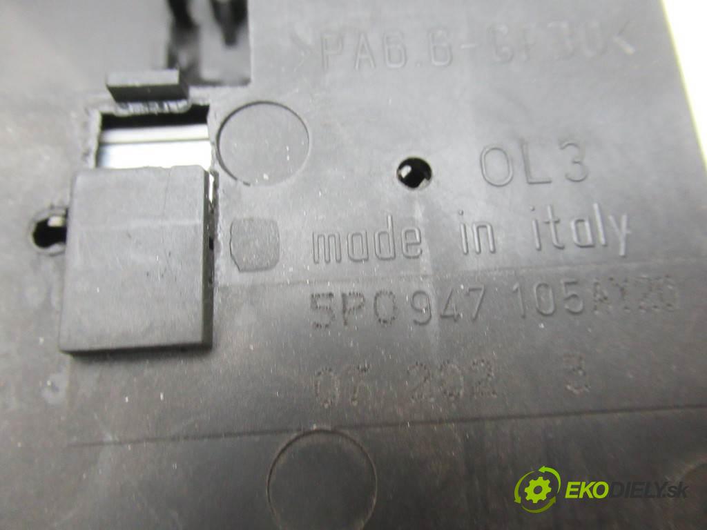 Seat Leon II  2007 77KW HATCHBACK 5D 1.9TDI 105KM 05-09 1900 svetlo stropné 5P0947105 (Osvetlenie interiéru)