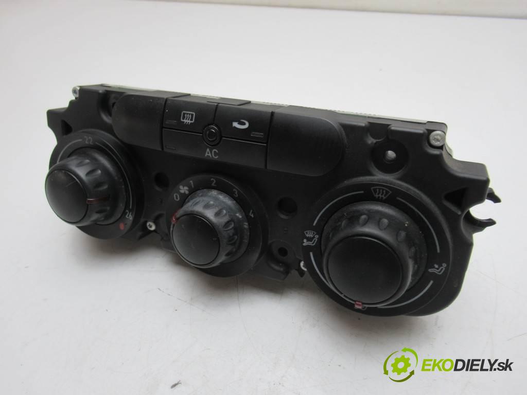 Seat Leon II  2007 77KW HATCHBACK 5D 1.9TDI 105KM 05-09 1900 Panel ovládania kúrenia 5P0820047K (Prepínače, spínače, tlačidlá a ovládače kúrenia)