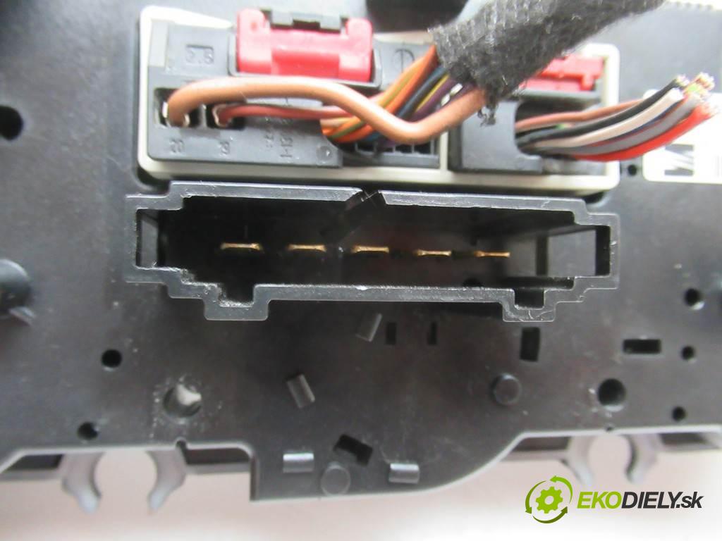 Seat Leon II  2007 77KW HATCHBACK 5D 1.9TDI 105KM 05-09 1900 Panel ovládania kúrenia 5P0820047K (Prepínače, spínače, tlačidlá a ovládače kúrenia)