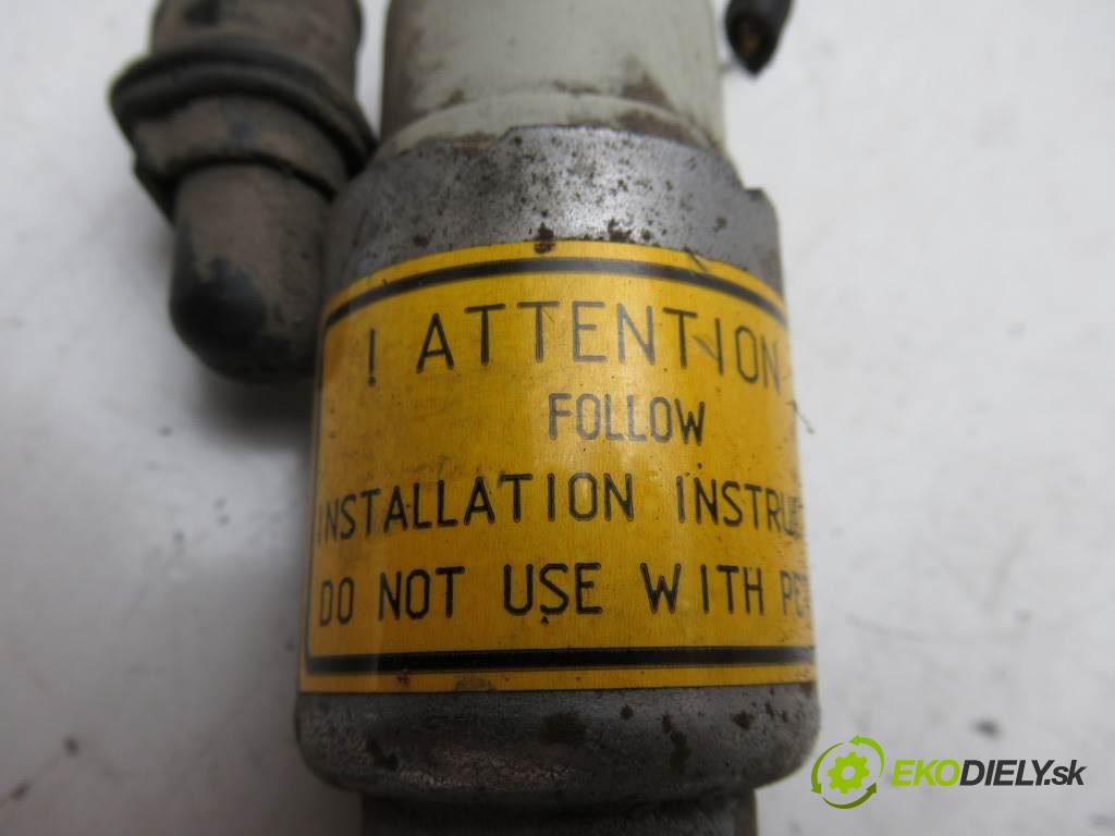 Volkswagen Touran    LIFT 1.9TDI 105KM 06-10  motorek paliva Webasto  (Webasto ohřívače)