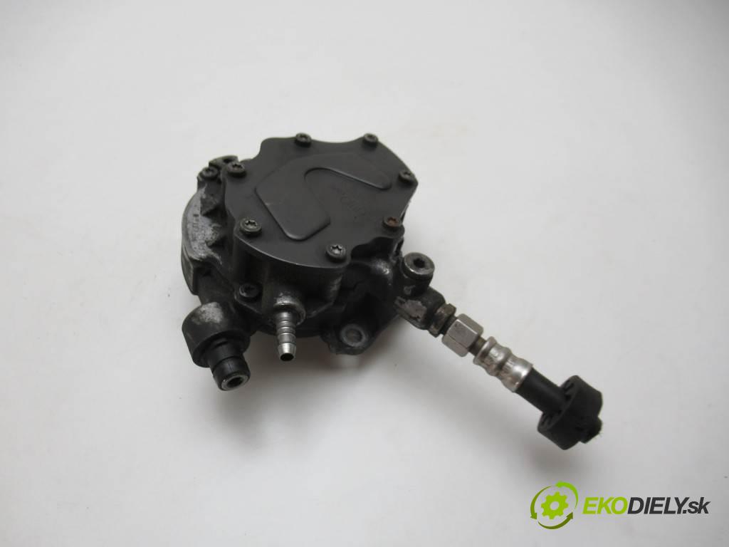 Volkswagen Touareg  2005  2.5TDI 174KM 02-10 2500 Pumpa vákuová 070145209J
