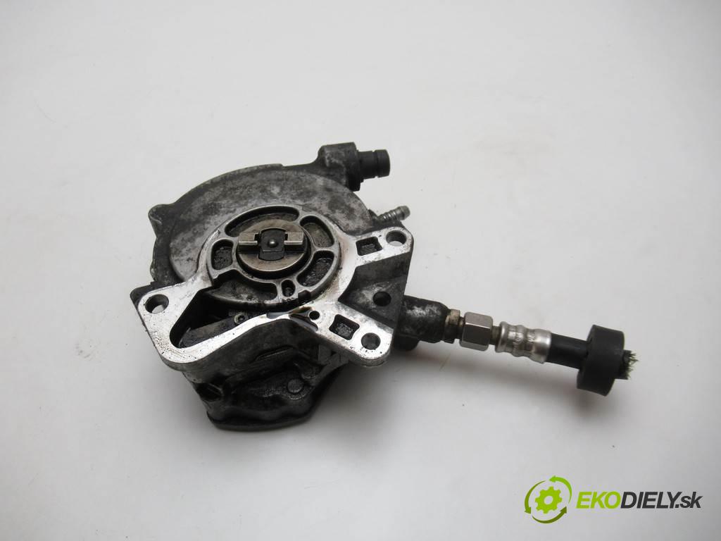 Volkswagen Touareg  2005  2.5TDI 174KM 02-10 2500 Pumpa vákuová 070145209J