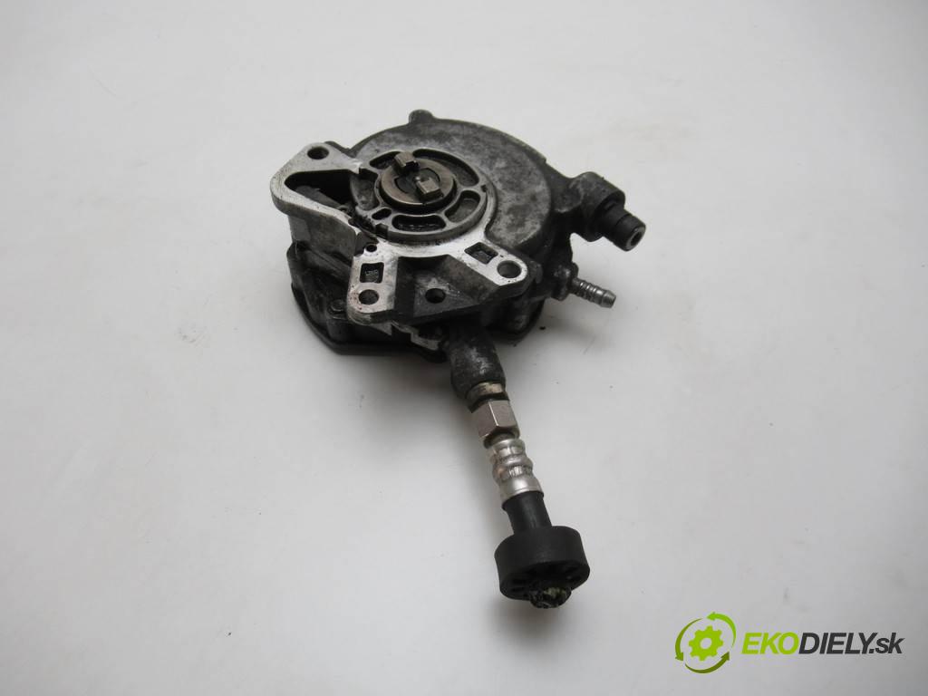 Volkswagen Touareg  2005  2.5TDI 174KM 02-10 2500 Pumpa vákuová 070145209J