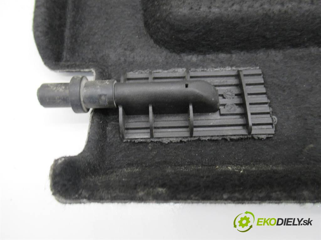 Ford Fiesta V LIFT  2007 59 kW HATCHBACK 3D 1.4B 80KM 02-08 1400 Pláto zadná  (Pláta zadné)