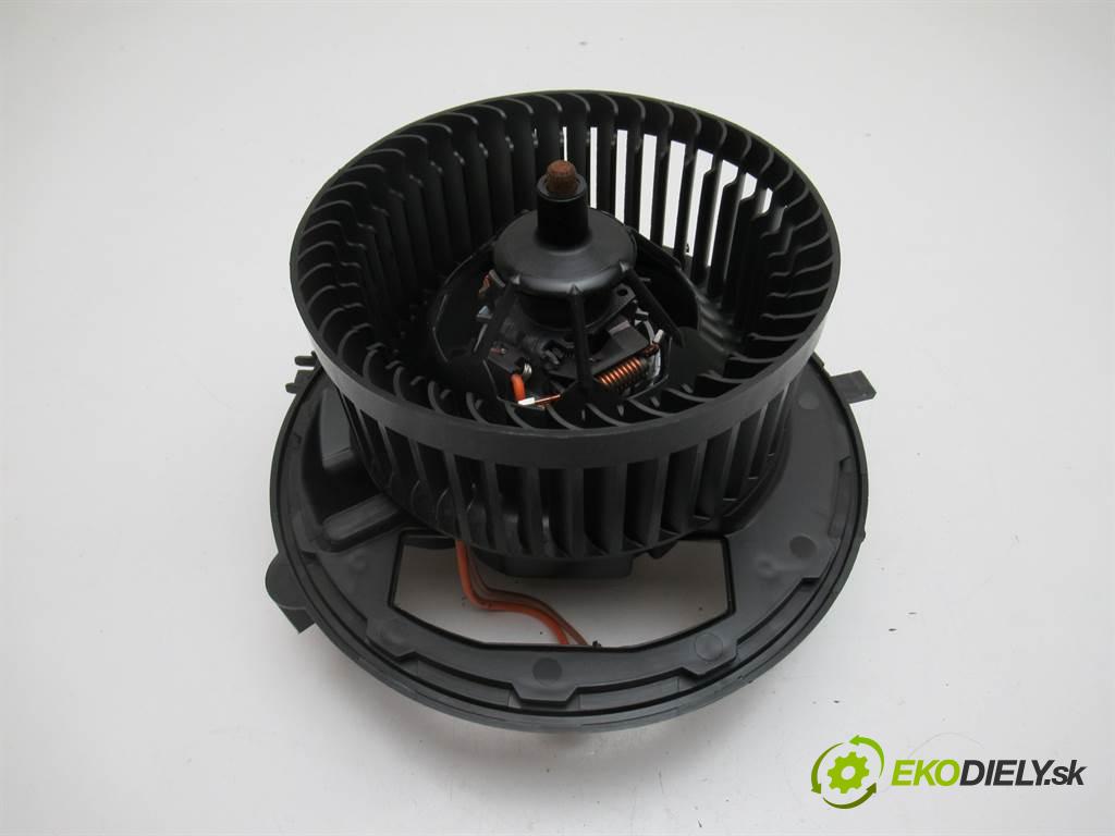 Volkswagen Golf VII LIFT  2017 63 kW HATCHBACK 5D 1.0TSI 86KM 12-20 1000 Ventilátor ventilátor kúrenia 5Q1819021F (Ventilátory kúrenia)