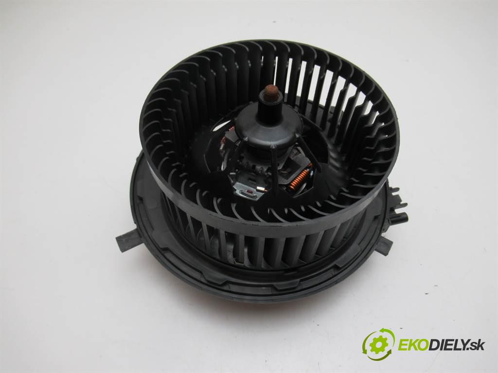 Volkswagen Golf VII LIFT  2017 63 kW HATCHBACK 5D 1.0TSI 86KM 12-20 1000 Ventilátor ventilátor kúrenia 5Q1819021F (Ventilátory kúrenia)