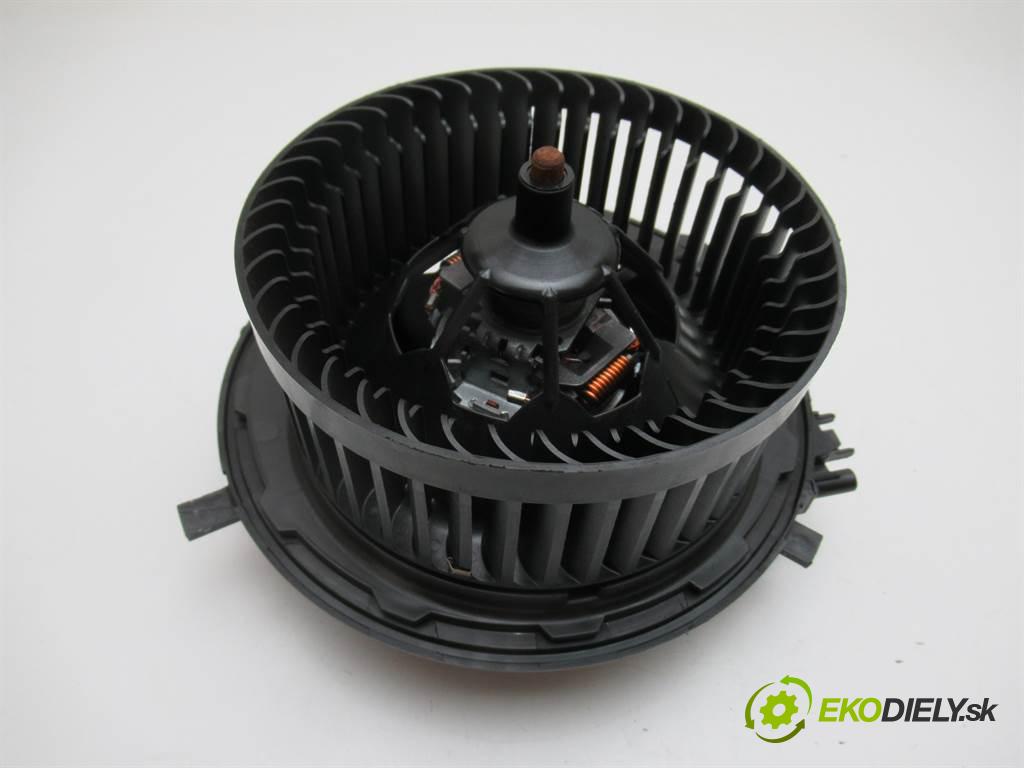 Volkswagen Golf VII LIFT  2017 63 kW HATCHBACK 5D 1.0TSI 86KM 12-20 1000 Ventilátor ventilátor kúrenia 5Q1819021F (Ventilátory kúrenia)
