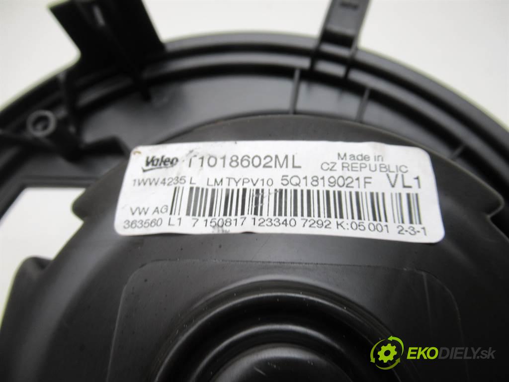 Volkswagen Golf VII LIFT  2017 63 kW HATCHBACK 5D 1.0TSI 86KM 12-20 1000 Ventilátor ventilátor kúrenia 5Q1819021F (Ventilátory kúrenia)