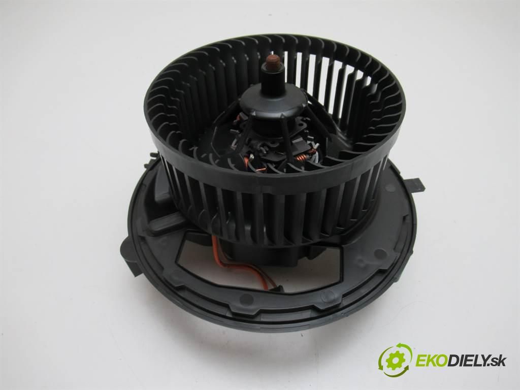 Volkswagen Golf VII LIFT  2017 63 kW HATCHBACK 5D 1.0TSI 86KM 12-20 1000 Ventilátor ventilátor kúrenia 5Q1819021F (Ventilátory kúrenia)