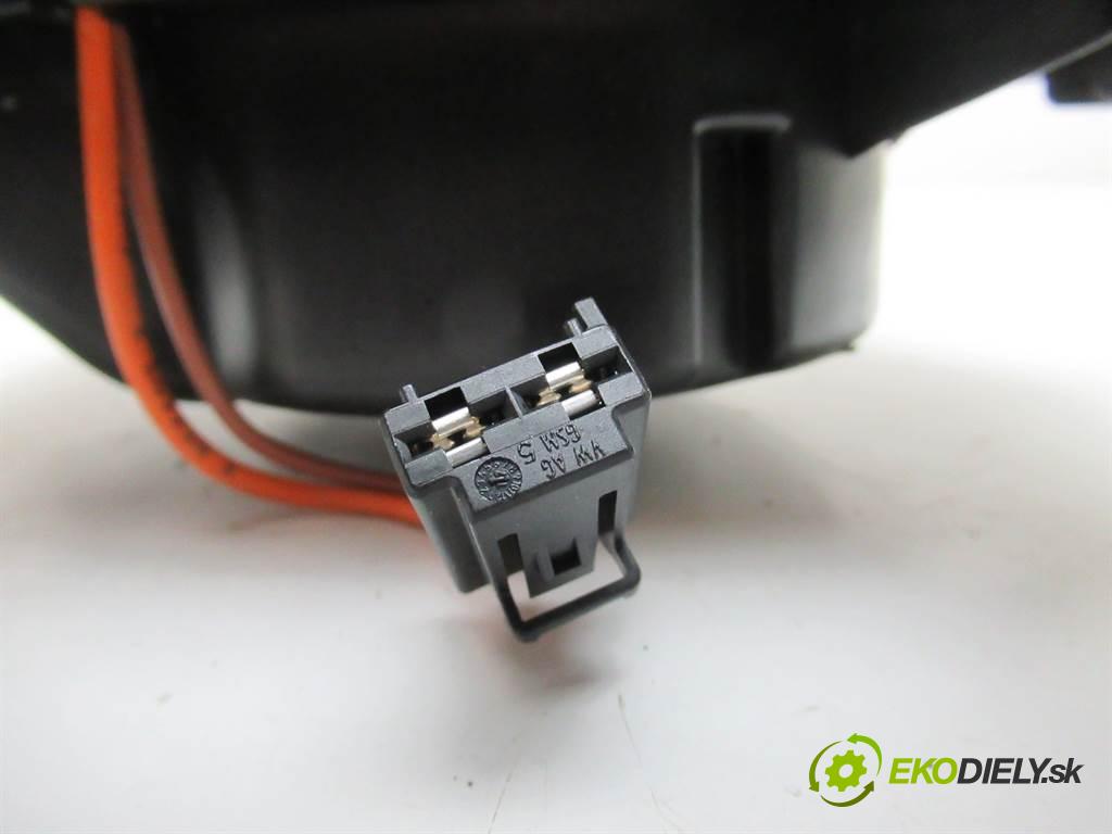 Volkswagen Golf VII LIFT  2017 63 kW HATCHBACK 5D 1.0TSI 86KM 12-20 1000 Ventilátor ventilátor kúrenia 5Q1819021F (Ventilátory kúrenia)