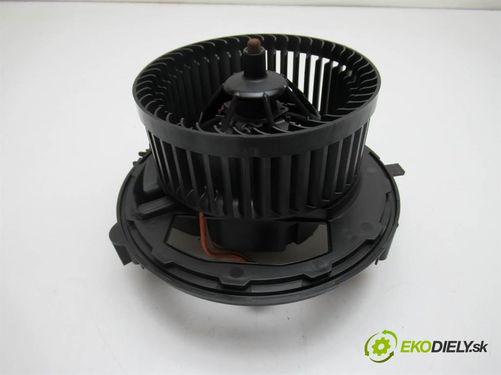 Volkswagen Golf VII LIFT  2017 63 kW HATCHBACK 5D 1.0TSI 86KM 12-20 1000 Ventilátor ventilátor kúrenia 5Q1819021F (Ventilátory kúrenia)