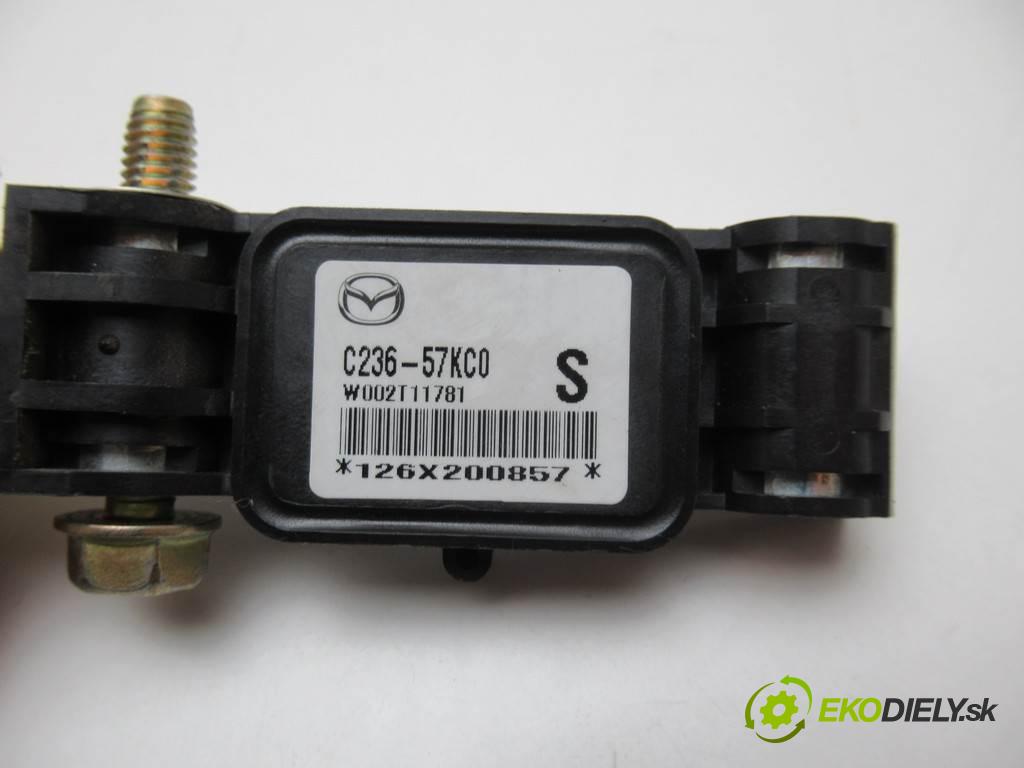 Mazda 5 Premacy II    2.0CITD 143KM 05-08  snímač nárazu C236-57KC0 (Snímače nárazu)