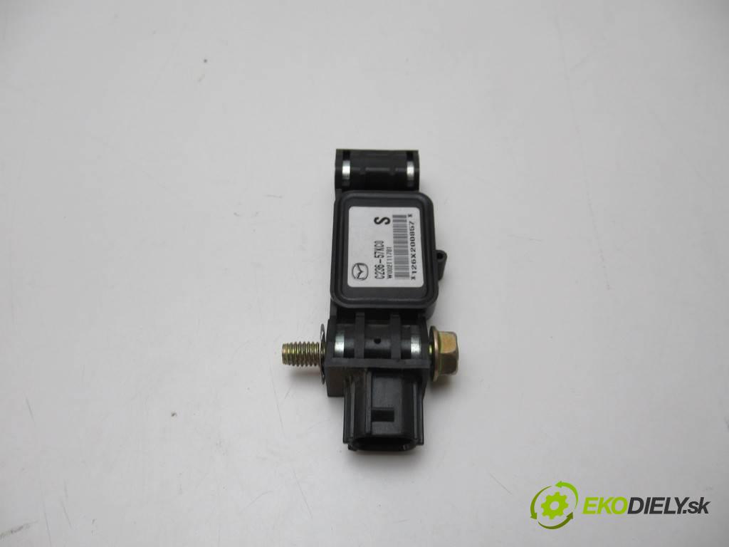 Mazda 5 Premacy II    2.0CITD 143KM 05-08  snímač nárazu C236-57KC0 (Snímače nárazu)