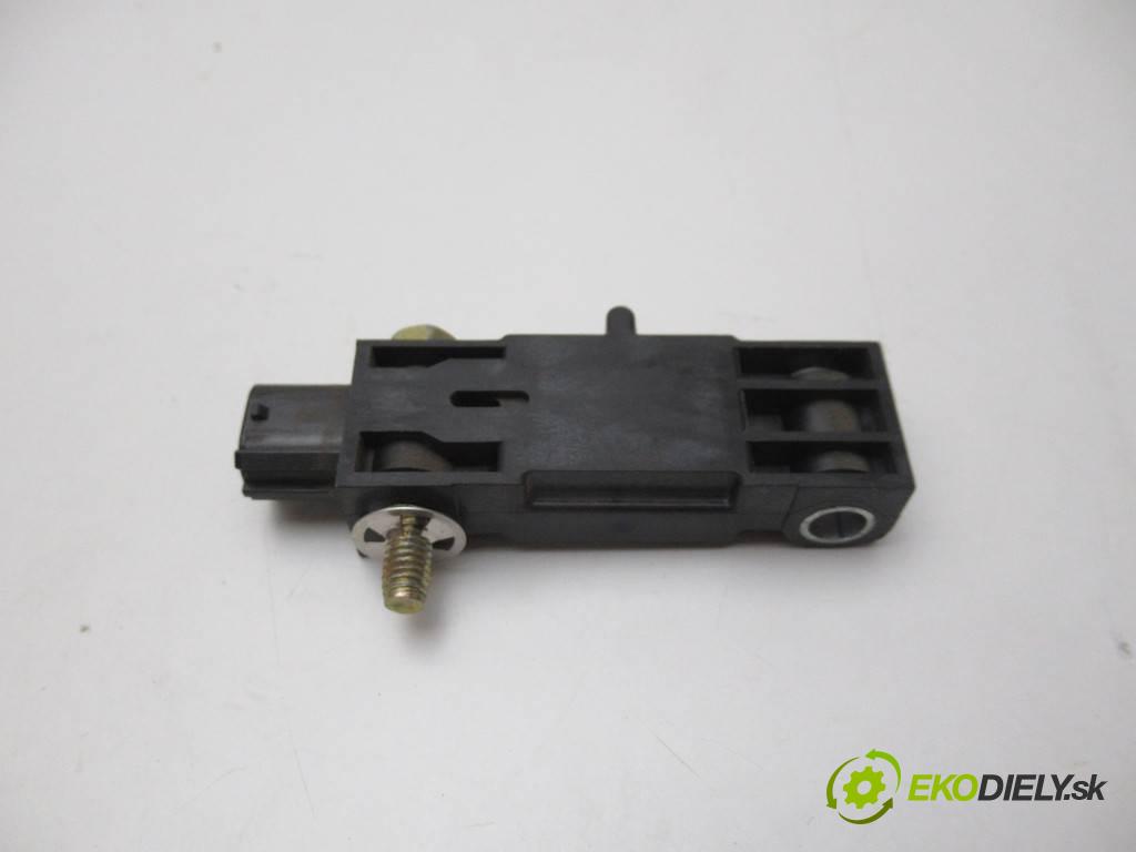 Mazda 5 Premacy II    2.0CITD 143KM 05-08  snímač nárazu C236-57KC0 (Snímače nárazu)