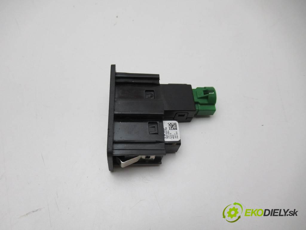 Volkswagen Golf VII LIFT    HATCHBACK 5D 1.0TSI 86KM 12-20  zásuvka PORT USB AUX 5G0035222E