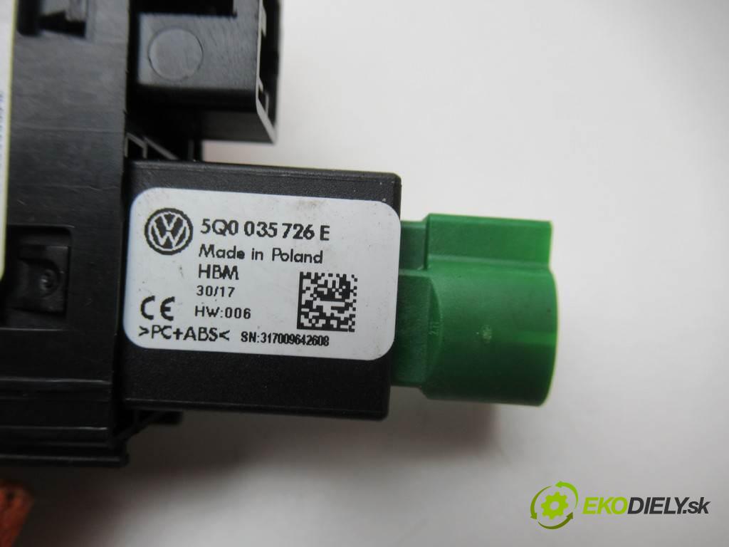 Volkswagen Golf VII LIFT    HATCHBACK 5D 1.0TSI 86KM 12-20  zásuvka PORT USB AUX 5G0035222E