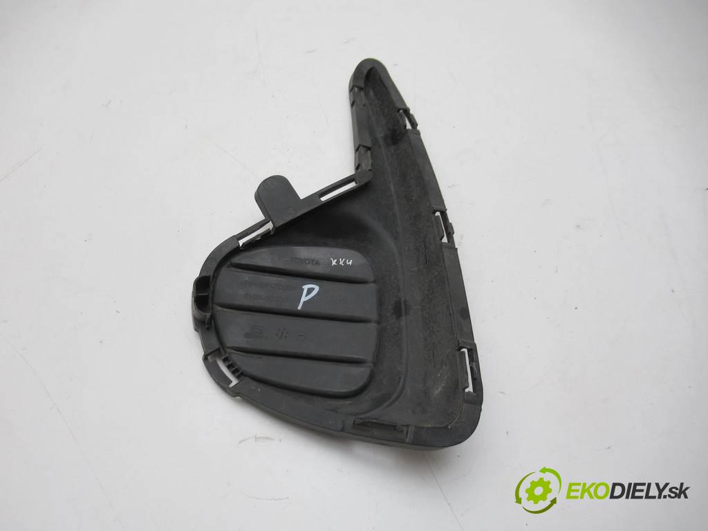 Toyota Yaris III LIFT    HATCHBACK 5D 1.0VVTI 69KM 14-  mří nárazníka přední část pravá 81481-0D330