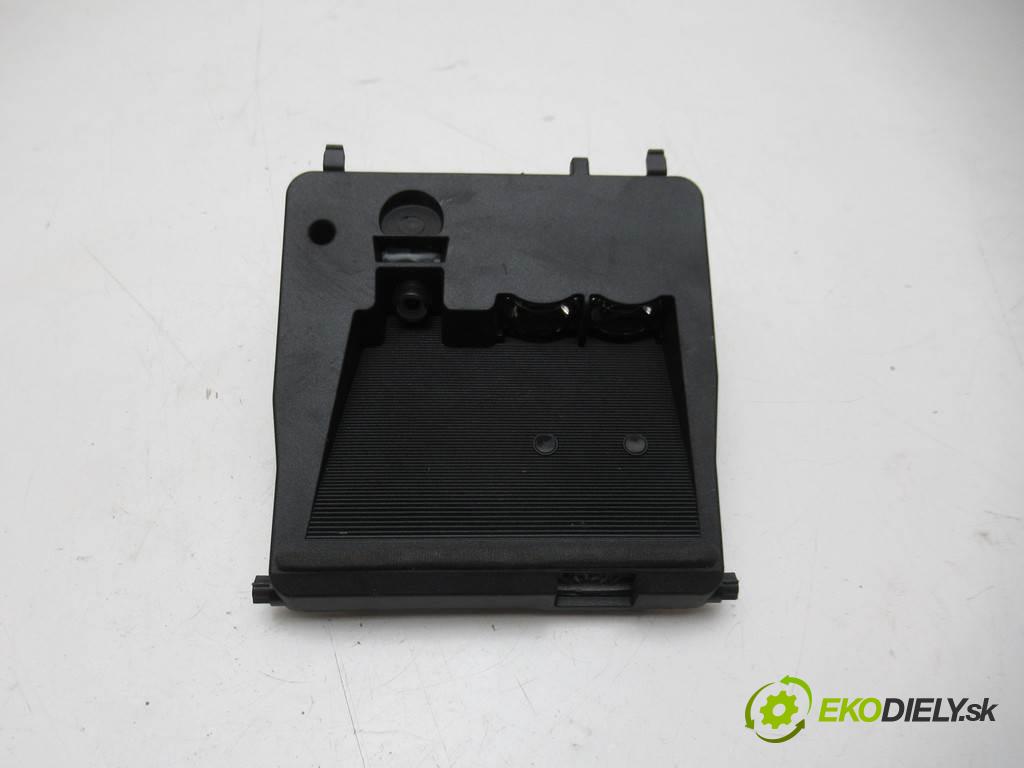 Toyota Yaris III LIFT    HATCHBACK 5D 1.0VVTI 69KM 14-  Kamera radar Modul 88181-0D020