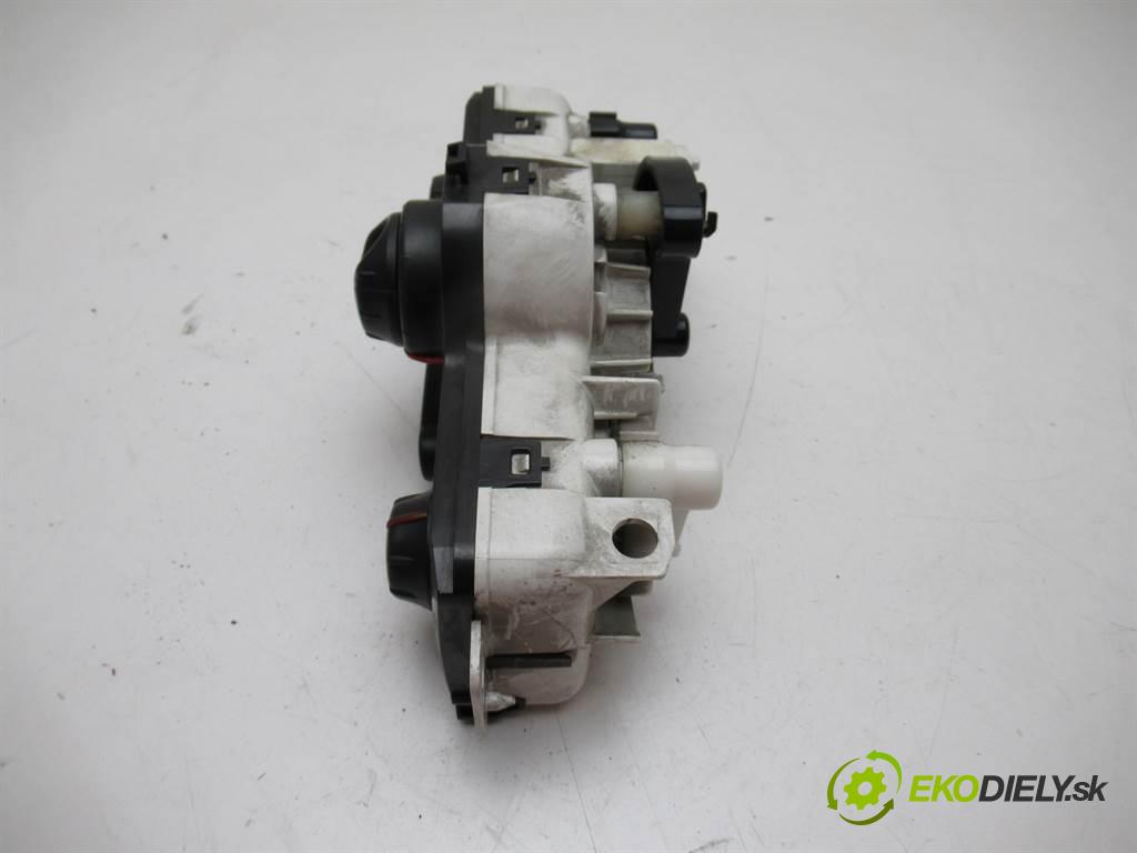 Renault Kangoo II  2008 50 kW III 1.5DCI 68KM 08-13 1500 Panel ovládania kúrenia  (Prepínače, spínače, tlačidlá a ovládače kúrenia)