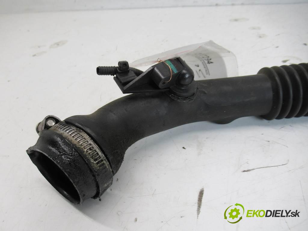 Renault Kangoo II    III 1.5DCI 68KM 08-13  Rúra hadice trubka vzduchu 8200874705 (Hadice chlazení vzduchu)