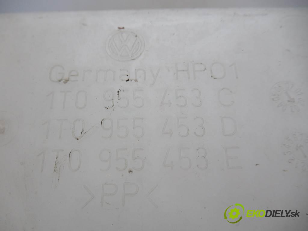 Volkswagen Touran  2006 77kw 1.9TDI 105KM 03-15 1869 Nádržka ostrekovačov 1T0955453D (Ostatné)