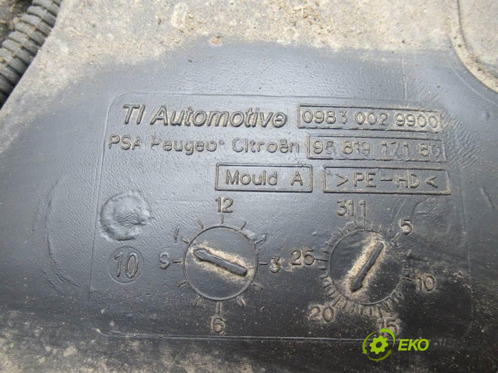 Peugeot 508    SEDAN 4D 1.6HDI 112KM 10-14  Nádržka adblue 9681917180