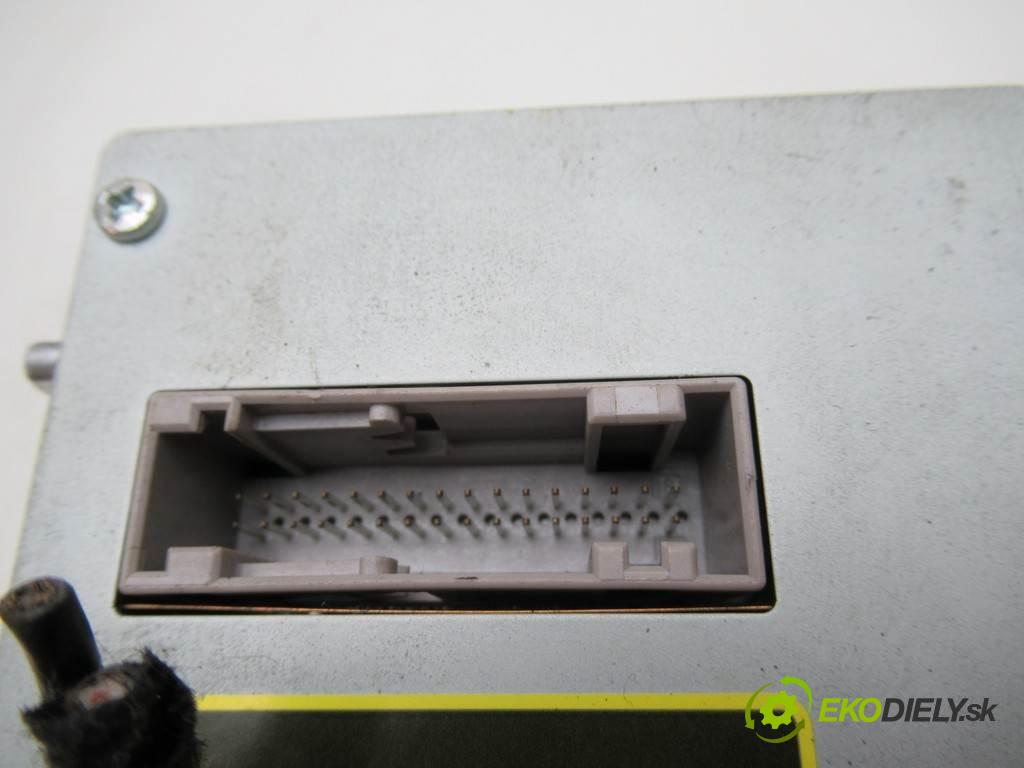 Audi A4 B6  2003 96 kW SEDAN 4D 1.9TDI 130KM 00-04 1900 RADIO