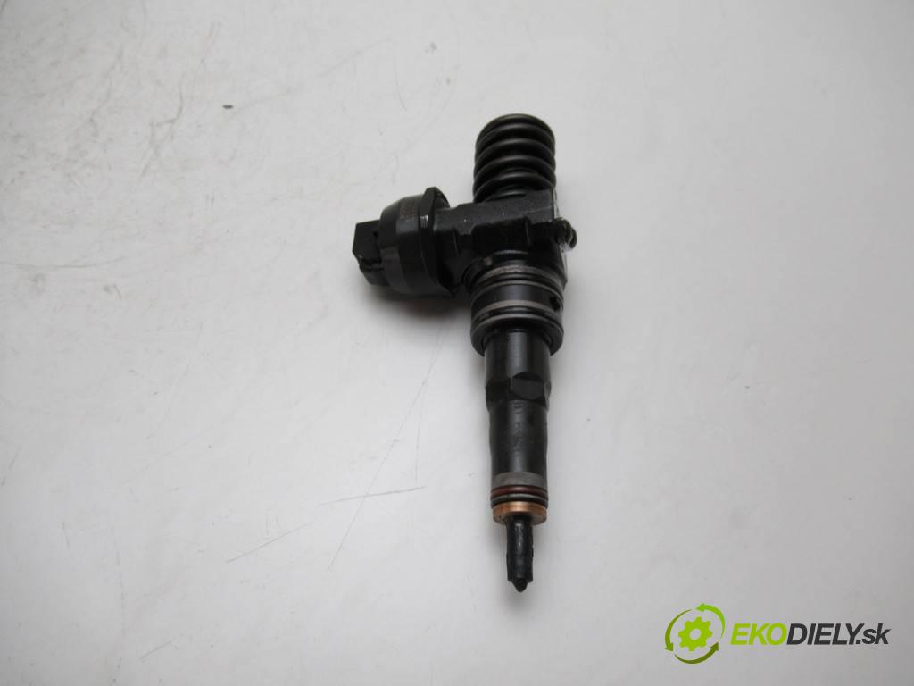 Audi A4 B6    SEDAN 4D 1.9TDI 130KM 00-04  vstrekovacie čerpadlo 0414720216 038130073BA (Vstrekovače)