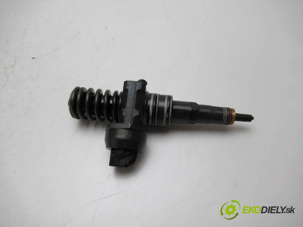 Audi A4 B6    SEDAN 4D 1.9TDI 130KM 00-04  vstrekovacie čerpadlo 0414720216 038130073BA (Vstrekovače)