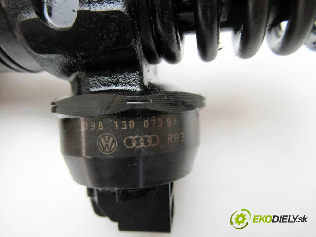 Audi A4 B6    SEDAN 4D 1.9TDI 130KM 00-04  vstrekovacie čerpadlo 0414720216 038130073BA (Vstrekovače)