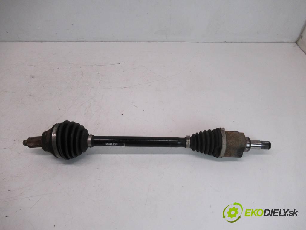 Skoda Fabia III  2018 55 kW LIFT KOMBI 5D 1.0B 60KM 14- 1000 Poloos ľavá strana 6C0407271H (Poloosy)