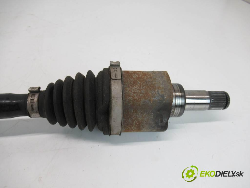 Skoda Fabia III  2018 55 kW LIFT KOMBI 5D 1.0B 60KM 14- 1000 Poloos ľavá strana 6C0407271H (Poloosy)