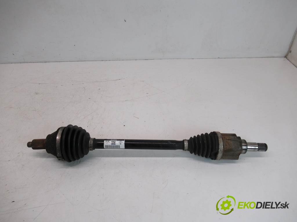 Skoda Fabia III  2018 55 kW LIFT KOMBI 5D 1.0B 60KM 14- 1000 Poloos ľavá strana 6C0407271H (Poloosy)