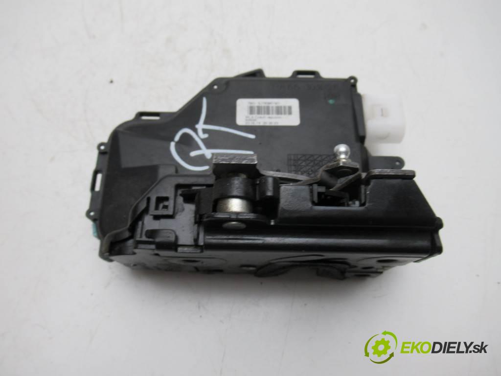 Skoda Roomster LIFT  2014 63KW 1.2TSI 86KM 10-15 1197 zámok zadní část pravý 5J7839016C