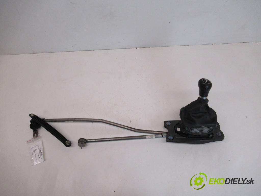 Audi A4 B8  2010  KOMBI 5D 2.0TDI 143KM 08-15 2000 Kulisa - - 8K0711025K (Rýchlostné páky / kulisy)