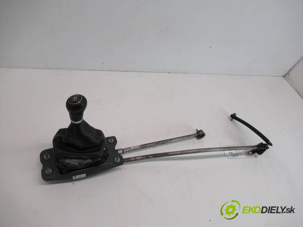 Audi A4 B8  2010  KOMBI 5D 2.0TDI 143KM 08-15 2000 Kulisa - - 8K0711025K (Rýchlostné páky / kulisy)