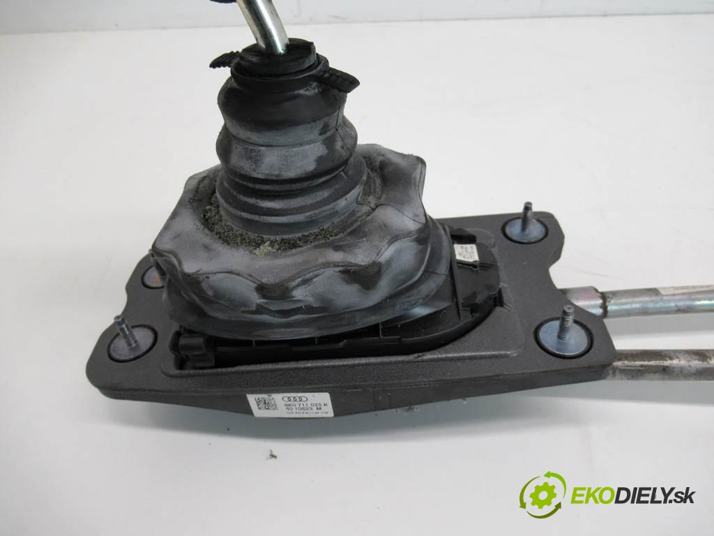 Audi A4 B8  2010  KOMBI 5D 2.0TDI 143KM 08-15 2000 Kulisa - - 8K0711025K (Rýchlostné páky / kulisy)