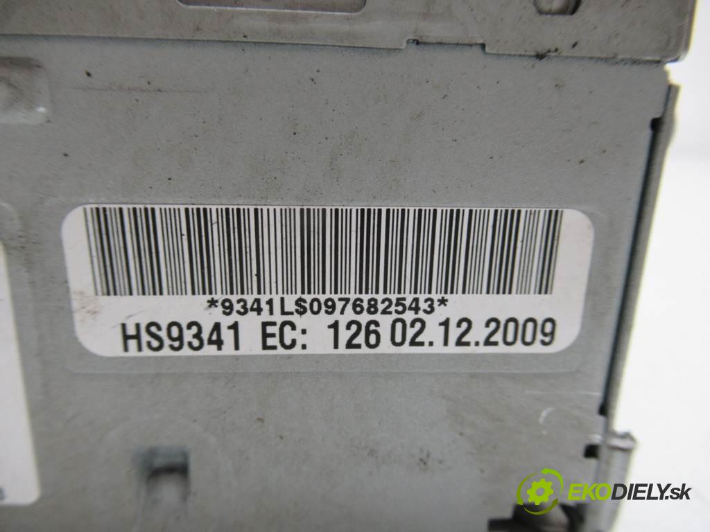Audi A4 B8    KOMBI 5D 2.0TDI 143KM 08-15  tuner rádio 4F0035053B