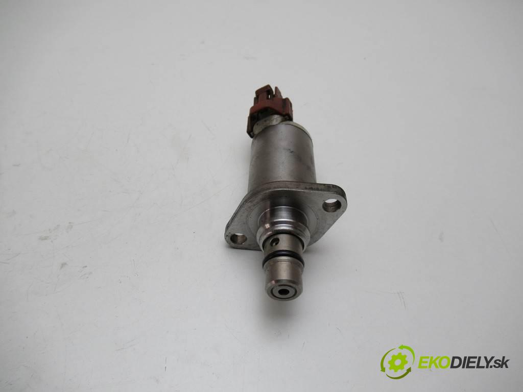 Mazda 6  2003 89 kW KOMBI 5D 2.0D 121KM 02-07 2000 Regulátor tlaku paliva  (Ostatné)