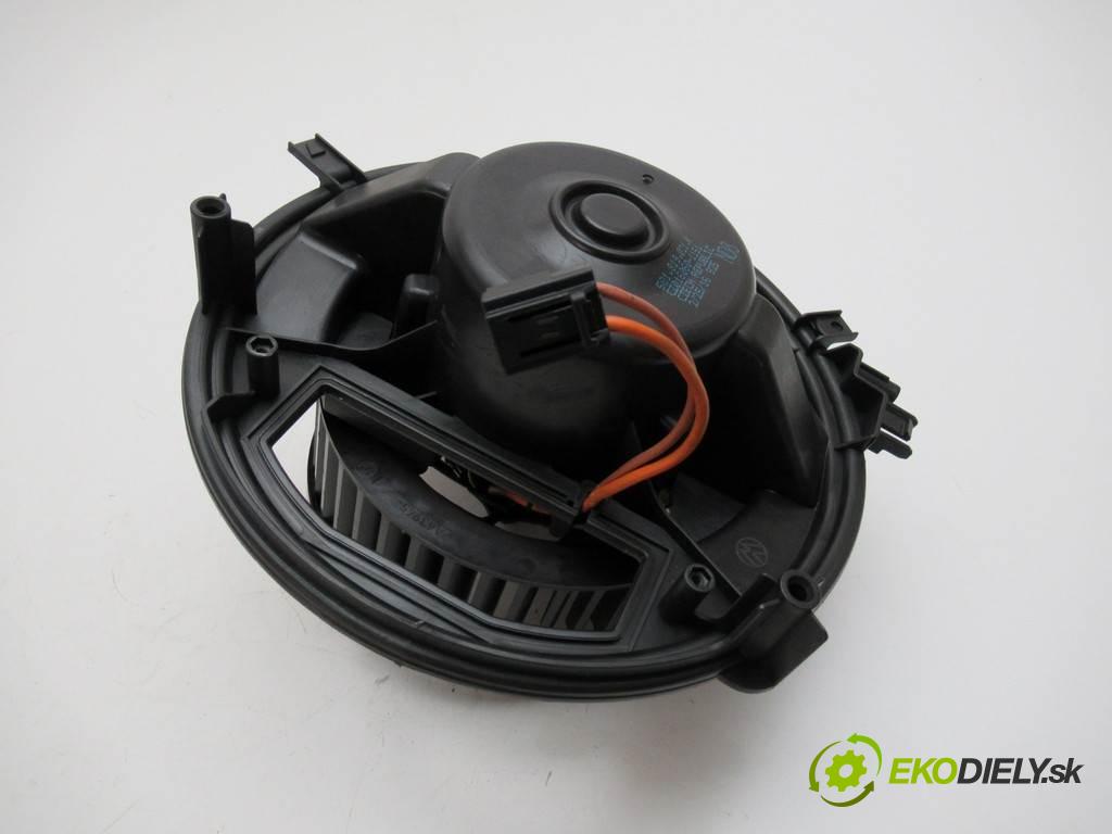 Skoda Octavia III  2016 110 kW LIFTBACK 5D 1.4TSI 150KM 12-20 1400 ventilátor - topení 5Q1819021A (Ventilátory topení)