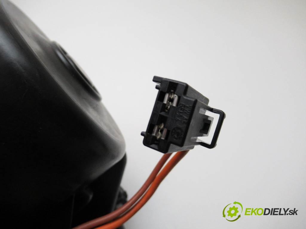 Skoda Octavia III  2016 110 kW LIFTBACK 5D 1.4TSI 150KM 12-20 1400 ventilátor - topení 5Q1819021A (Ventilátory topení)