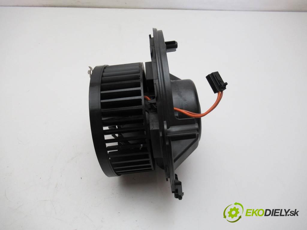 Skoda Octavia III  2016 110 kW LIFTBACK 5D 1.4TSI 150KM 12-20 1400 ventilátor - topení 5Q1819021A (Ventilátory topení)
